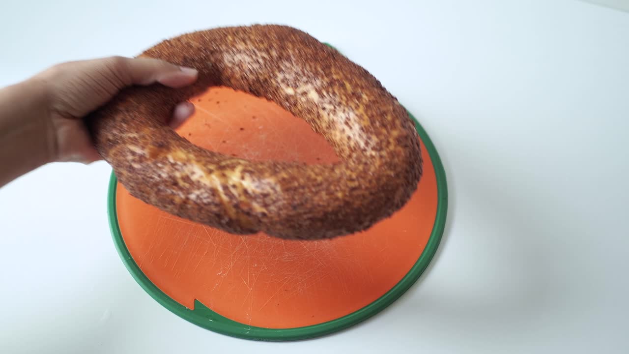 simit de bagel turco en la mesa ,