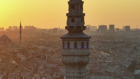 Langsame-Drohnenaufnahmen-über-Der-Stadt-Istanbul-In-Der-Türkei