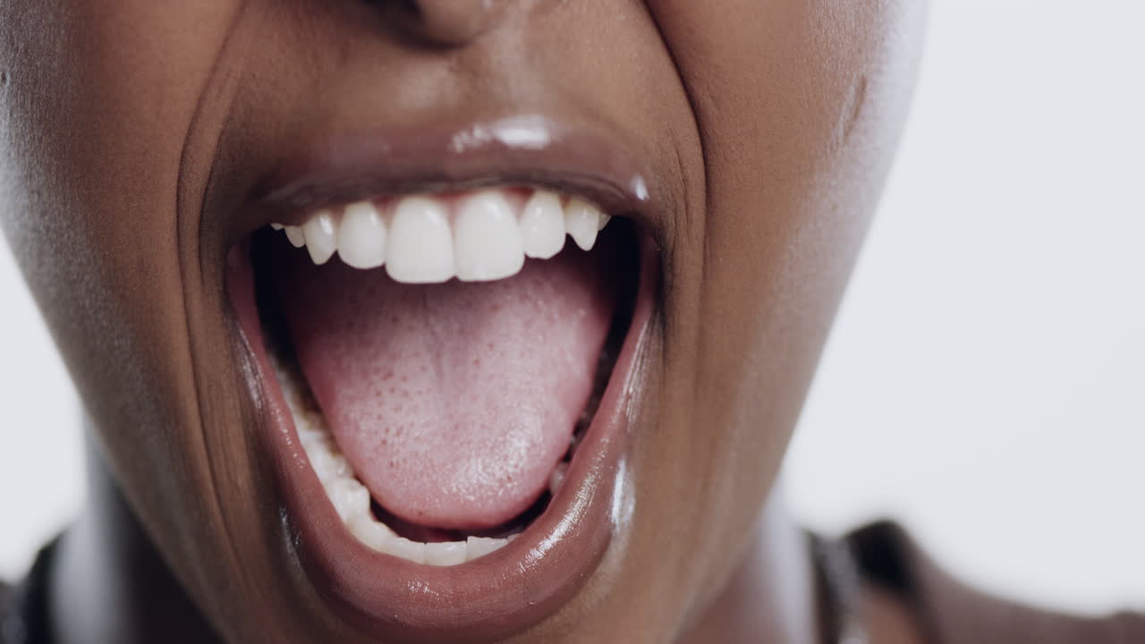 ¿qué tan alto tengo que hablar para que me oigas?