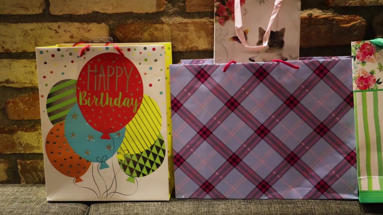 줄지어선 생일선물