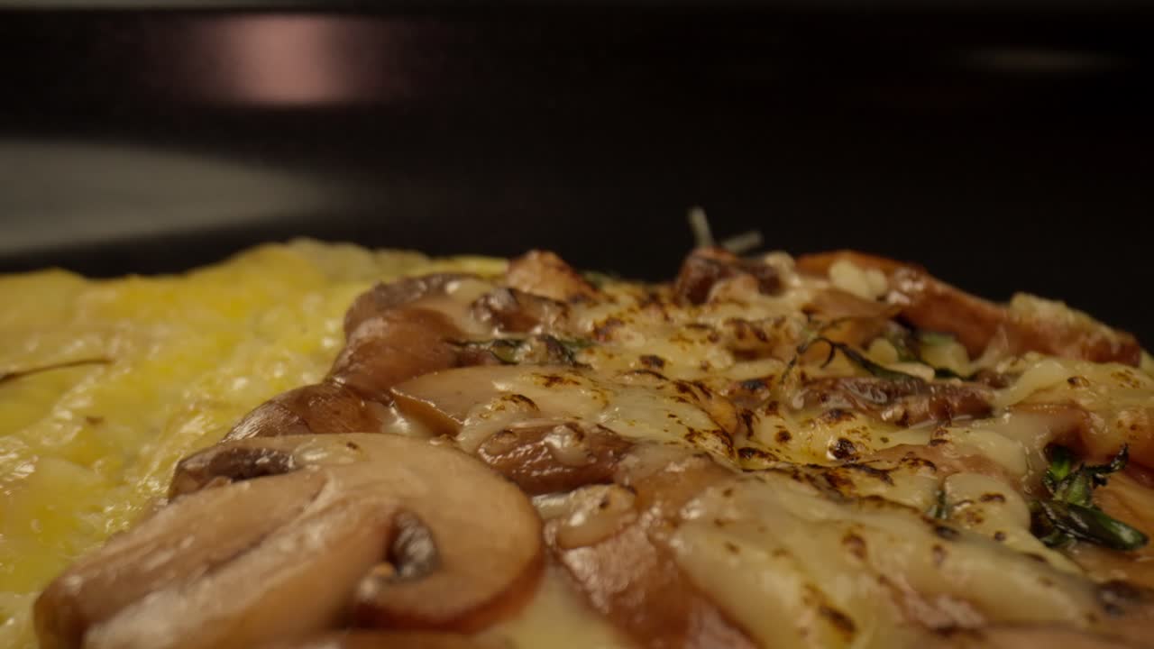 신선하게 조리된 오멜 클로즈업