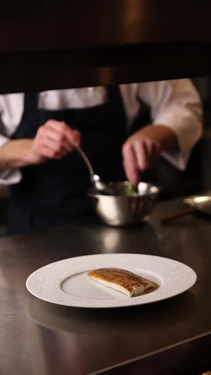 Impiattamento di pesce da chef