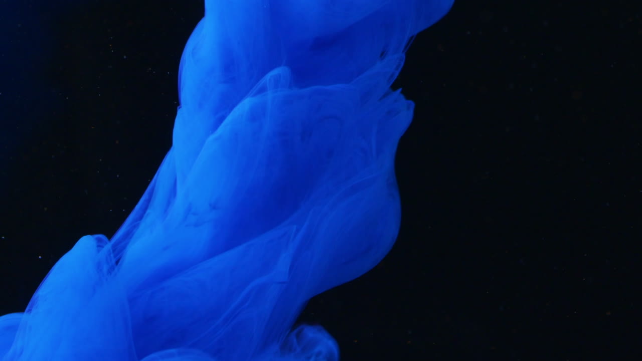 추상적인 파란색 잉크 회전