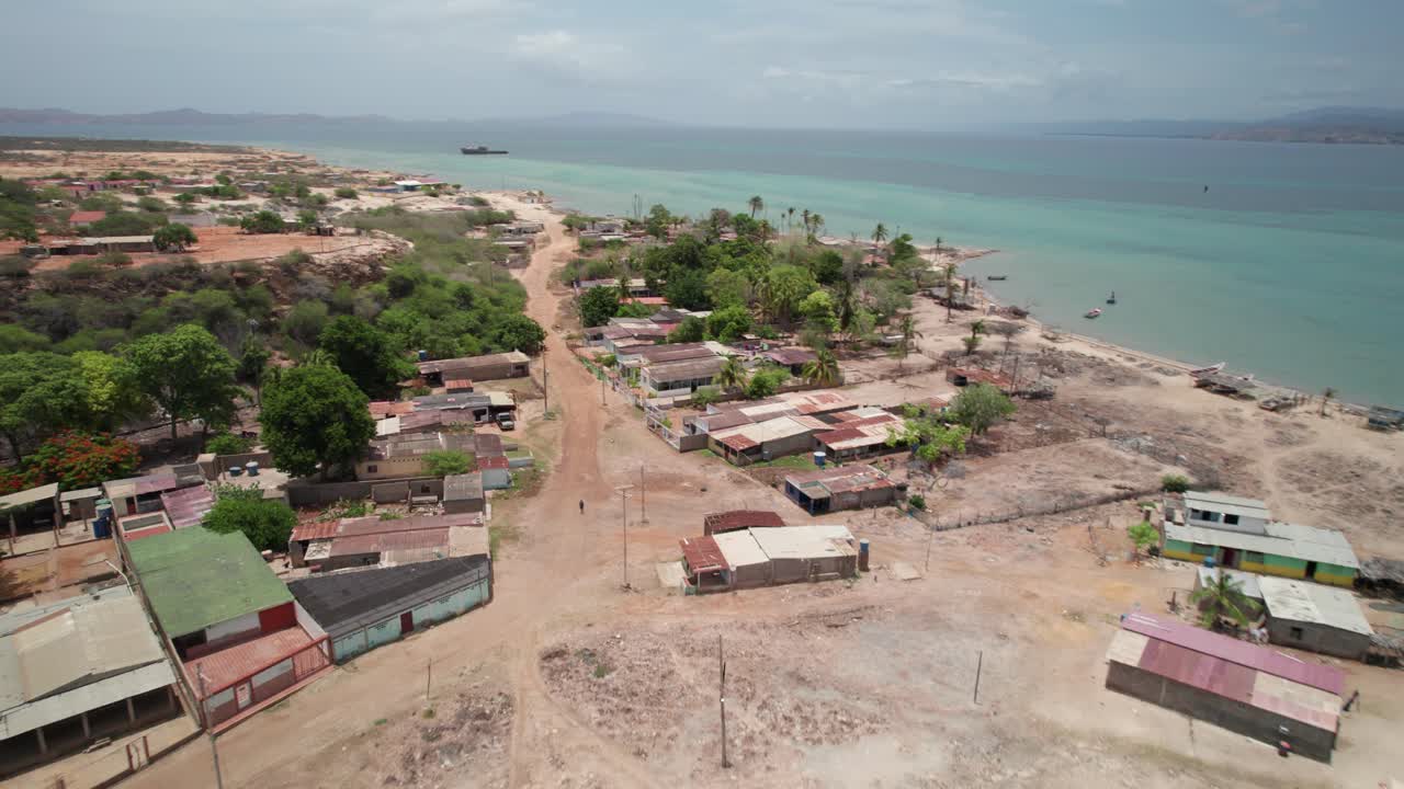 Pemandangan udara Punta Eran dan pantai Araya, yang tenang dan alami