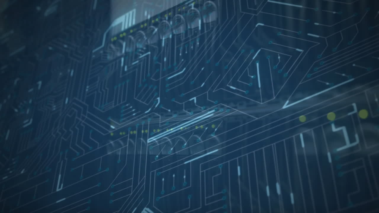 circuiti informatici blu incandescenti e rack mainframe in una sala server