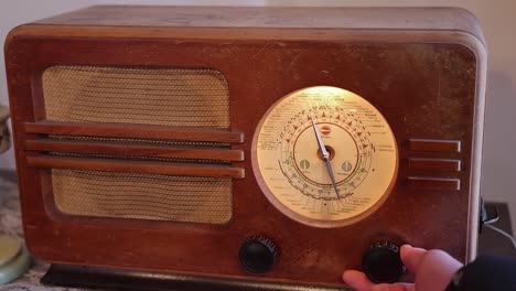 retro radio - search for a radio station