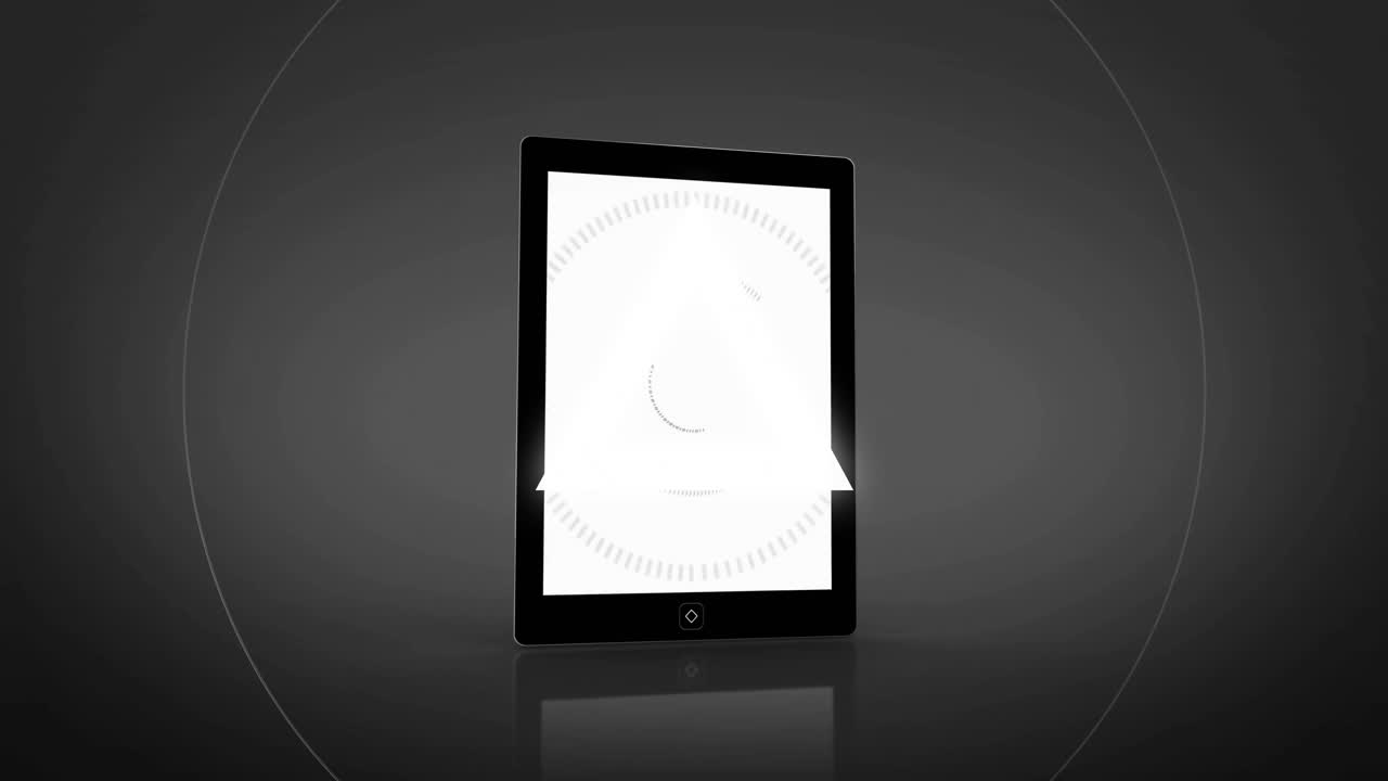 어두운 배경에 반이는 반지 위에 원형 인터페이스 애니메이션을 가진 태블릿