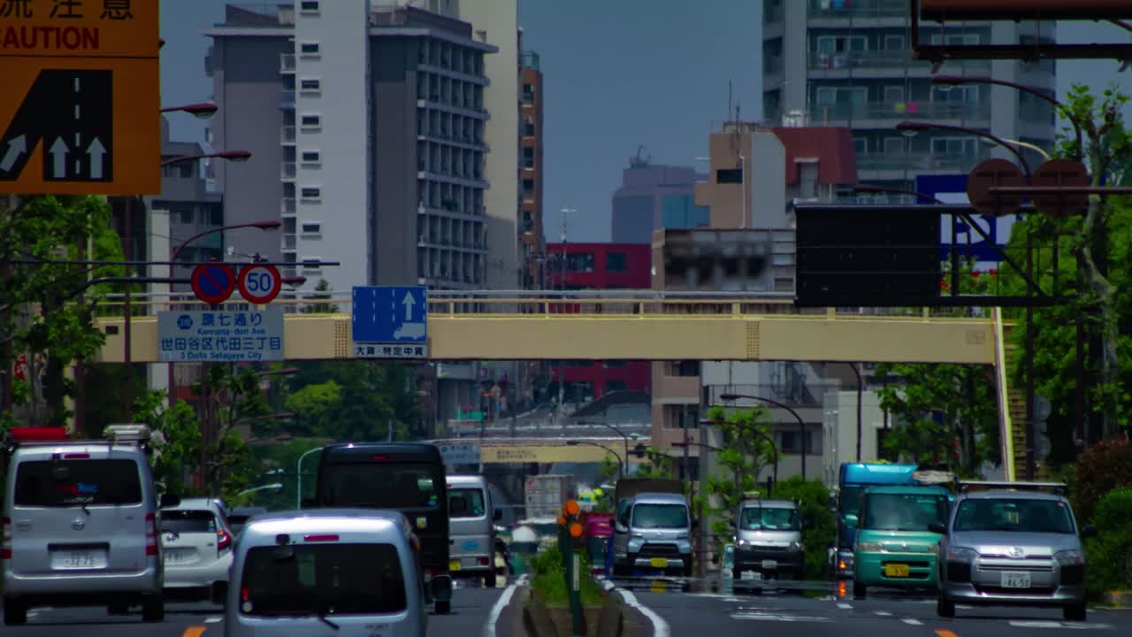 도쿄의 도시 거리에서 교통 체증의 타임 스 긴