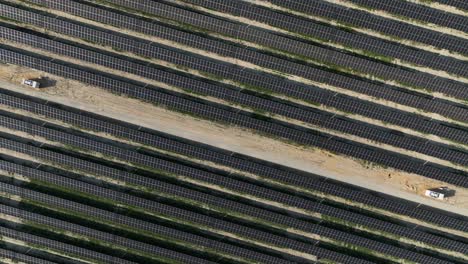 Antena-De-Arriba-Hacia-Abajo-Para-Estación-Base-De-Paneles-Solares-Fotovoltaicos-Para-Suministro-De-Energía-Renovable