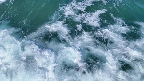 ocean waves crashing and foaming at fingal head