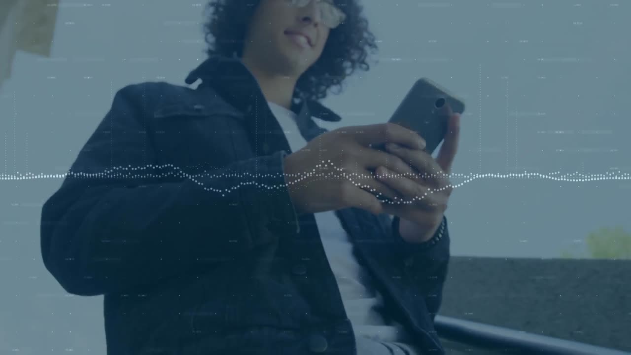 animación del procesamiento de datos sobre el hombre utilizando un teléfono inteligente