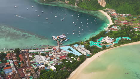 Time-lapse-of-vessels-leaving-and-entering-bays-of-Koh-PhiPhi,-Thailand