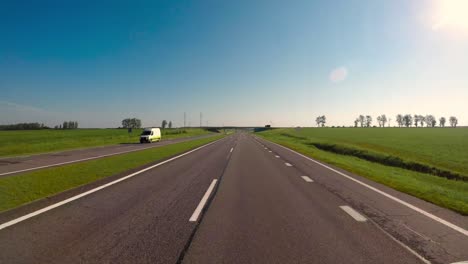 Timelapse-Coche-Conduciendo-Por-La-Autopista