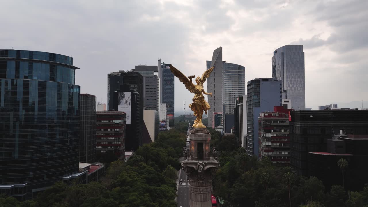Mexico City's Angel of Independence with this aerial panoramic video