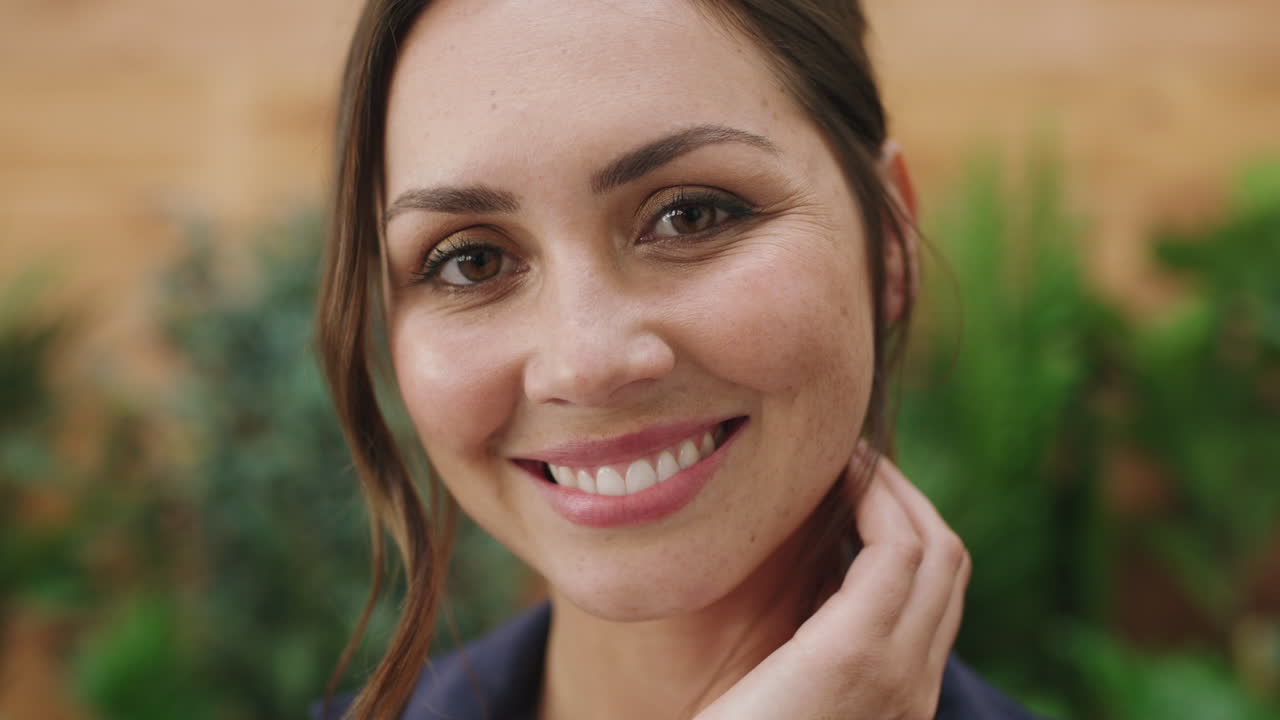 retrato, cara y cabello con una mujer de negocios