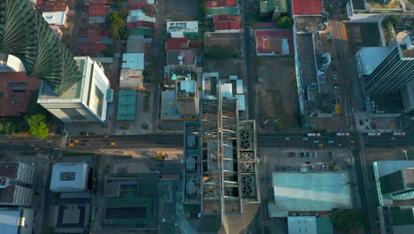 Building-Rooftop-And-Road-Traffic-Near-F-and-F-Tower-In-Panama-City,-Panama-At-Daytime