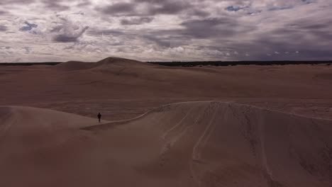 las dunas de arena de lancelin son las más grandes del oeste de australia, alrededor de 2 km de largo, y la principal atracción en lancelin-1