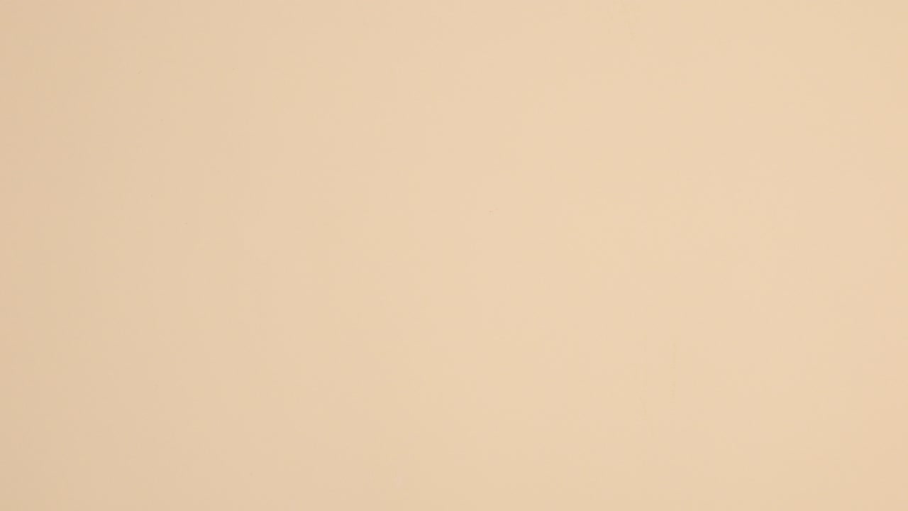 spa wellness productos de cuidado de la piel diseño en fondo beige. stop motion lay plano