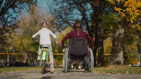 Mother-with-injury-spends-time-with-daughter-in-city-park