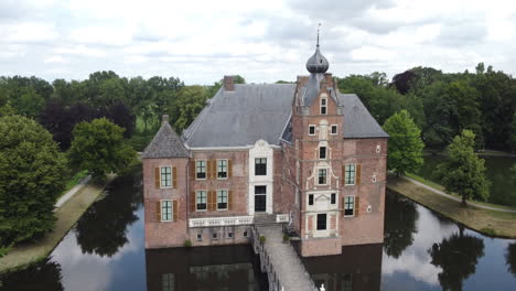 Cannenburch-Castle,-Netherlands:-aerial-view-traveling-out-to-the-beautiful-castle-in-the-Netherlands-on-a-sunny-day