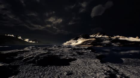Dramatische-Landschaft-In-Der-Antarktis-Mit-Kommendem-Sturm