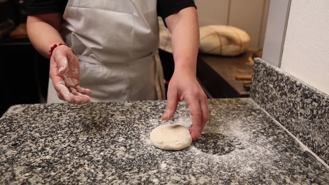Preparare l'impasto per la pizza