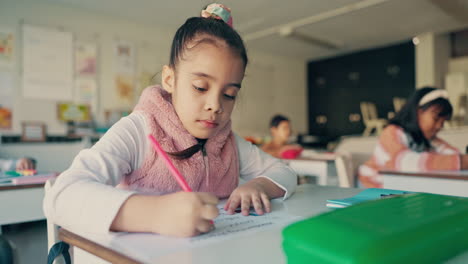 niña, educación y escritura estudiantil