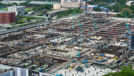 Zeitraffer-Einer-Baustelle-Mit-Schweren-Baumaschinen-In-Der-Metropole