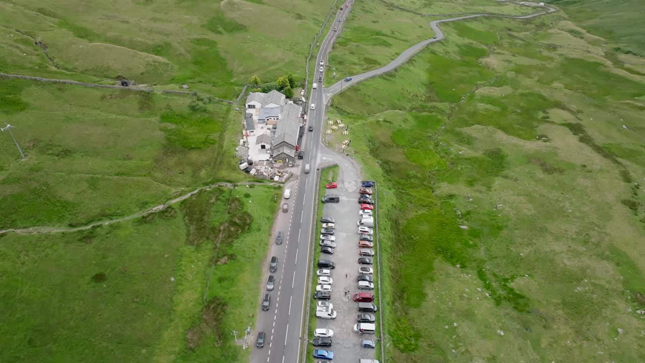 Kirkstone Pass Busy Road A592 Summit On Summer Day With Car Park Full And Old Kirkstone Inn. Lake District, Cumbria, UK