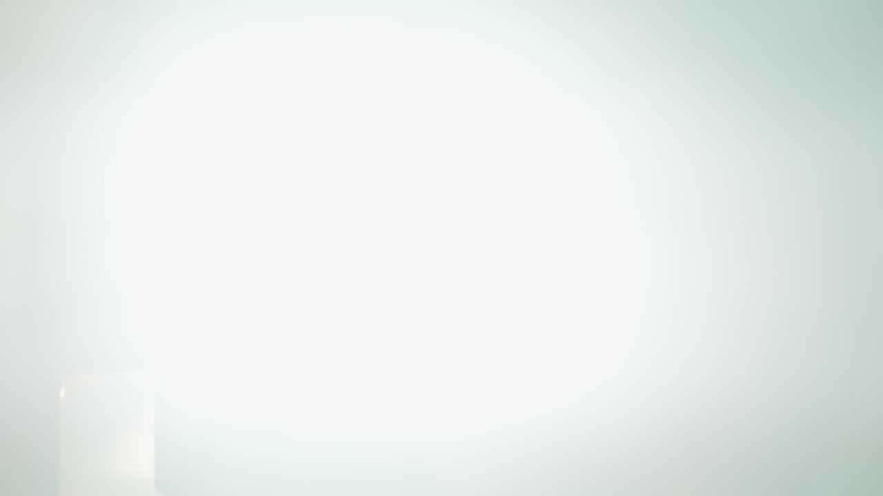 el proyector de películas super-8 muestra viejas películas caseras.