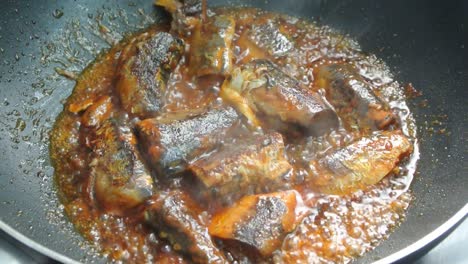 canned sardines in fried soy sauce