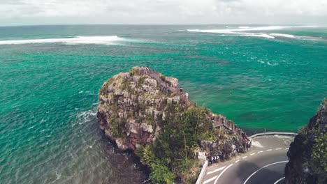 Mauritius-island,-view-of-the-Cape-with-the-monument-to-captain-Matthew-Flinders-and-the-Indian-ocean