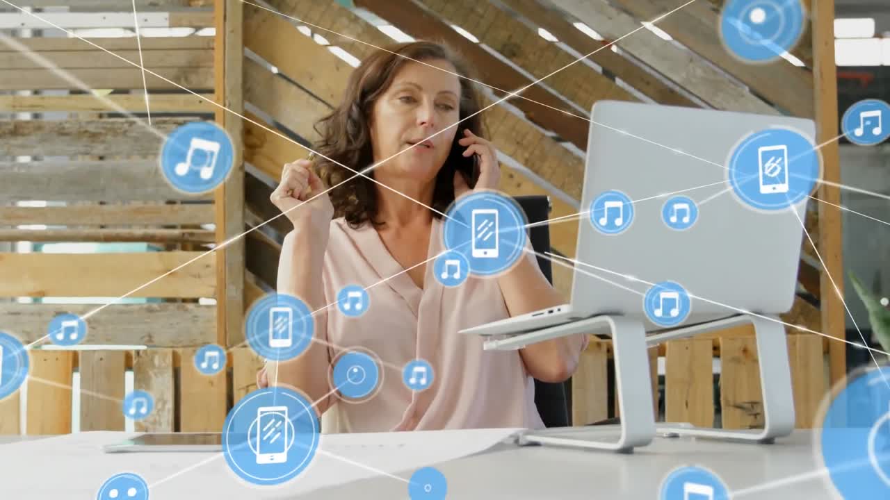 스마트 폰을 사용하는 코카시안 사업가에 대한 연결 네트워크의 애니메이션