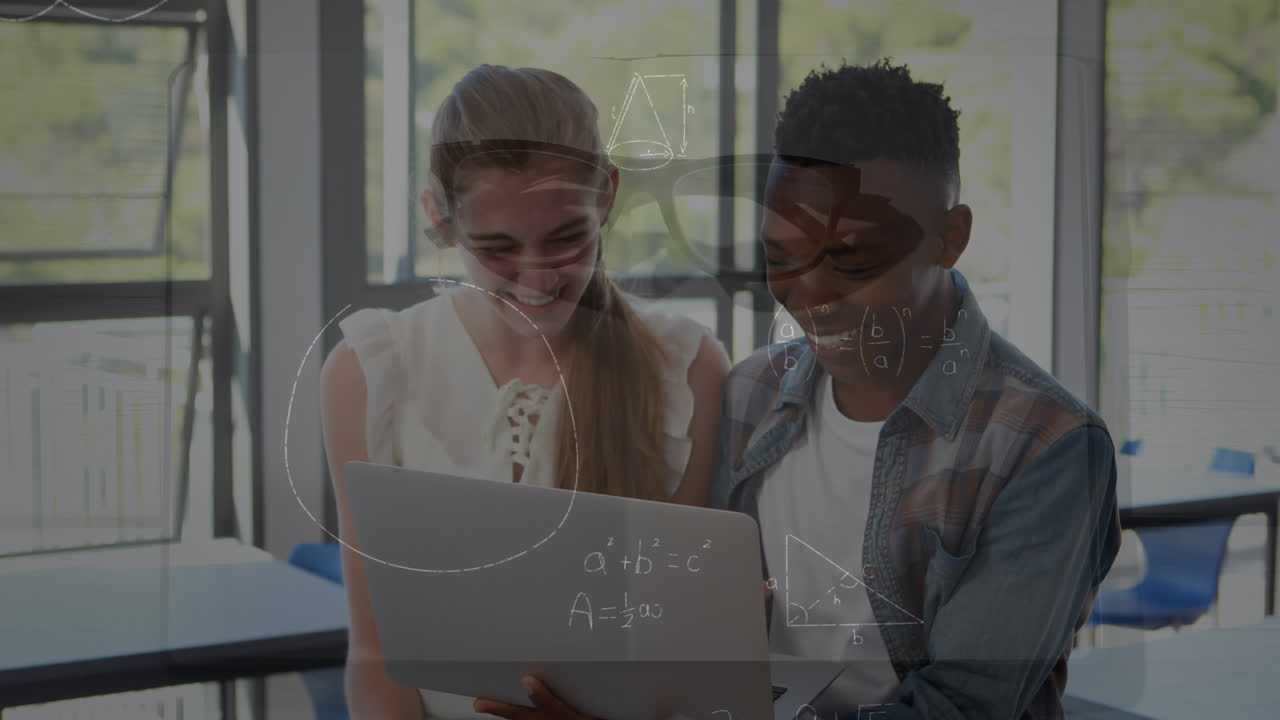 animación de fórmulas matemáticas sobre los alumnos en el aula