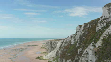 Vista-Aérea-De-Las-Aves-Del-Castillo-De-Mont-Saint-Michel-En-Francia-4