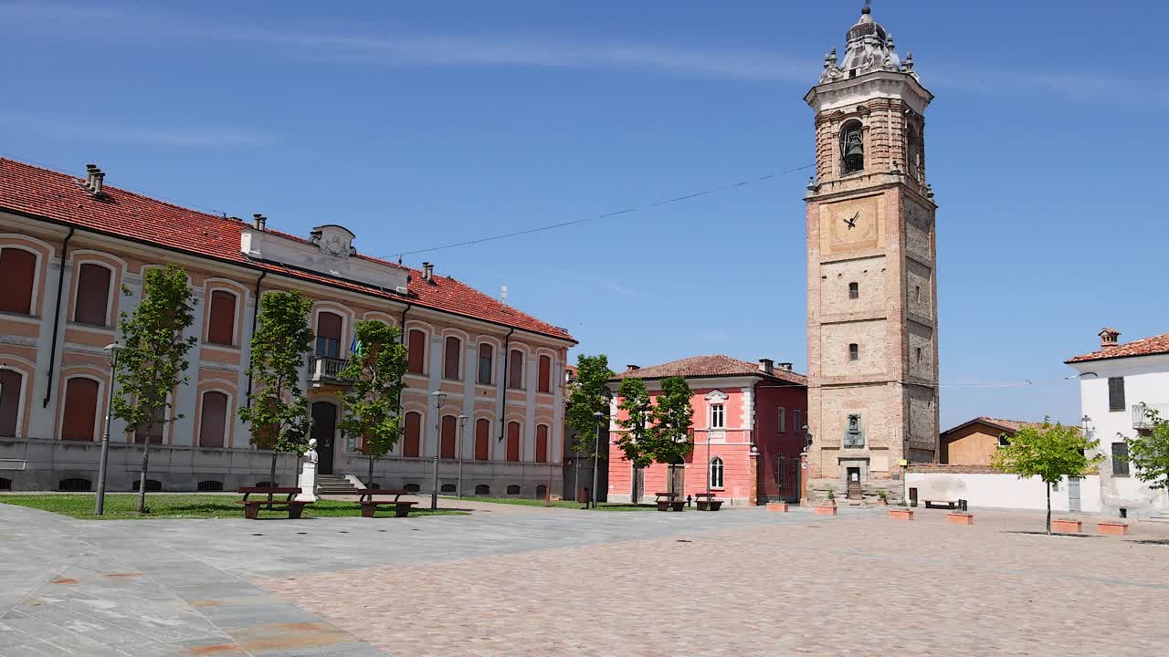 torre del campanario y edificios circundantes en piedmont