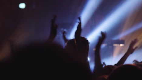 hand clapping at concert