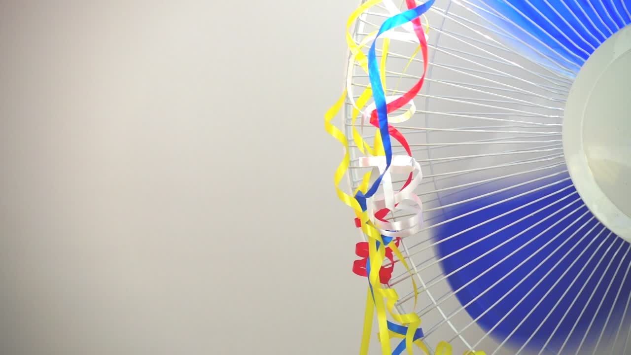 Ripresa delle pale del ventilatore. Cinghia serpentina e ventilatore. Funzionamento del ventilatore.