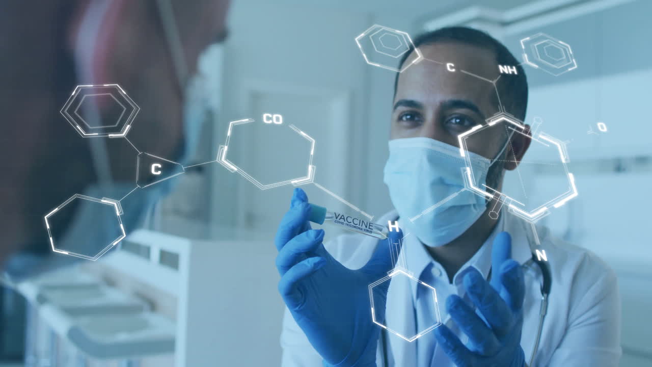 animación de la fórmula química sobre un médico masculino biracial con un paciente que sostiene la vacuna