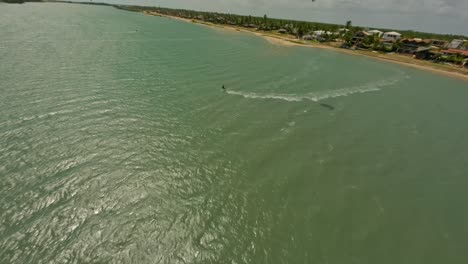 una fotografía rápida de un kitesurfista en la isla de guajiru
