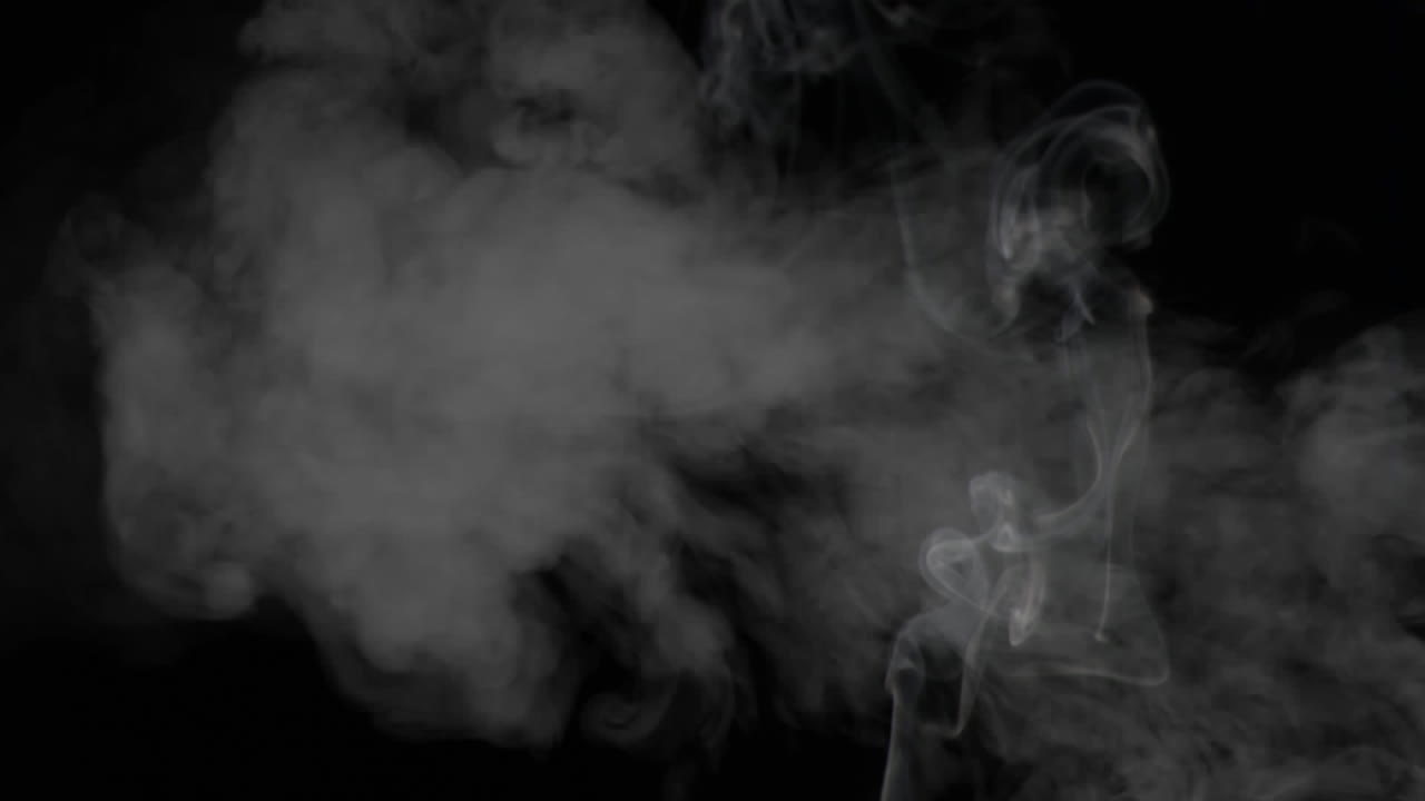 облака на черном фоне