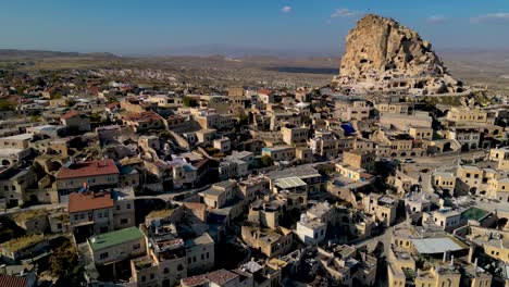 Uçhisar-Castle-and-town,-Cappadocia,-Central-Anatolia,-Turkey