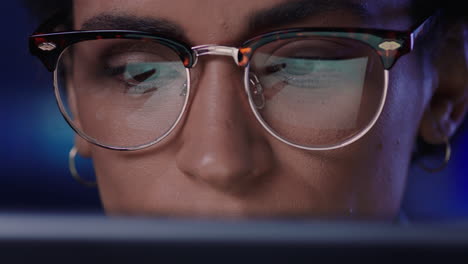 close-up-portrait-attractive-business-woman-using-tablet-computer-working-late-in-office-browsing-internet-brainstorming-looking-at-information-on-screen