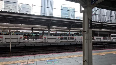 train leaving the platform over eight seconds