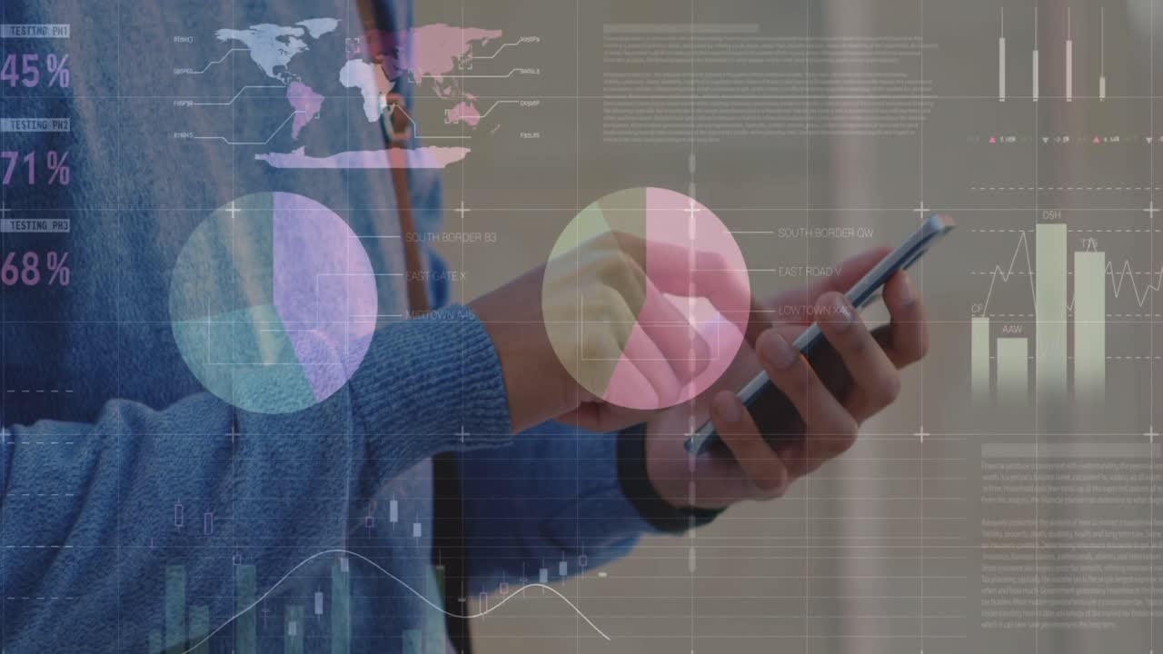 animación del procesamiento de datos sobre un empresario caucásico que usa un teléfono inteligente