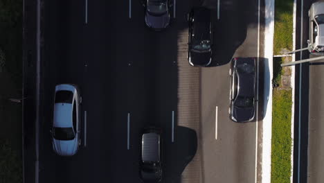 vista aérea del tráfico en las carreteras