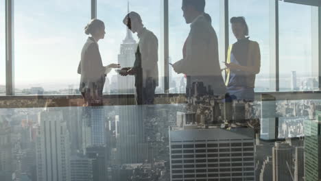 geschäftsleute diskutieren im büro über cityscape-animationen