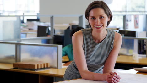 Portrait-of-a-young-smiling-businesswoman-in-office