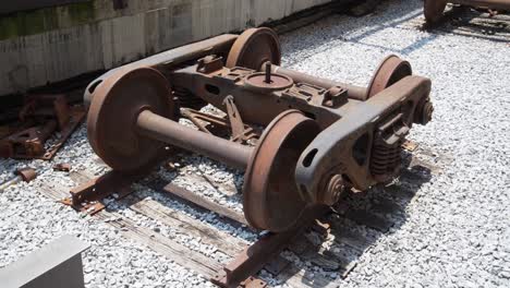 Wide-shot-of-old-train-wheels