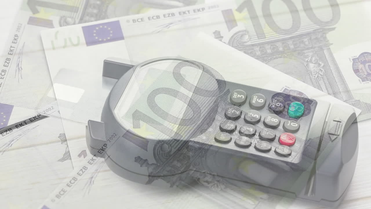 Animace padajících eurobankovek přes platební terminál